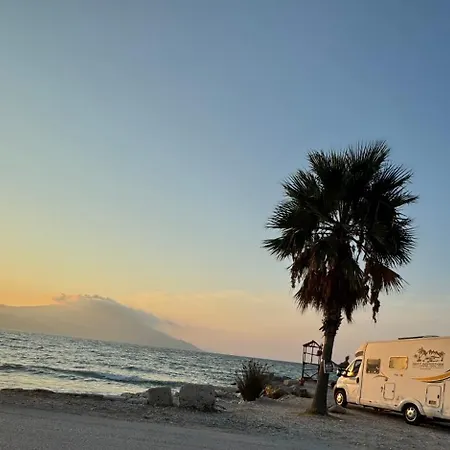 אתר קמפינג Camper For Rent *